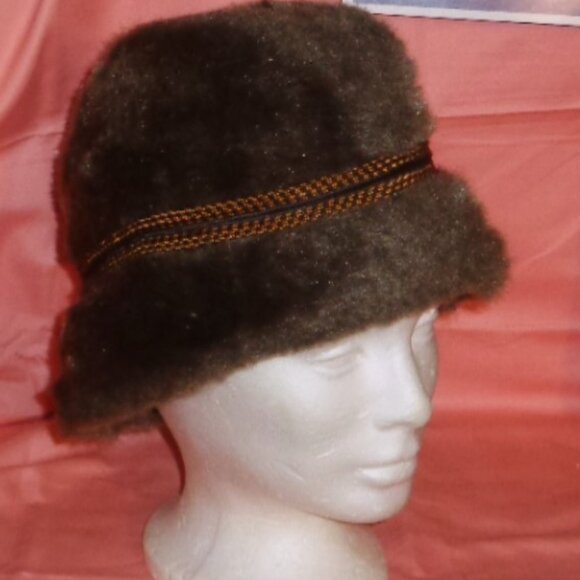 WARM,COMFY BROWN FAUX FUR WINTER HAT WITH EAR COVERS INSIDE-EXCELLENT-AMERICAN - Picture 2 of 11